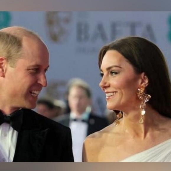 New ZARA cascading flowers golden earrings - Picture 6 of 15